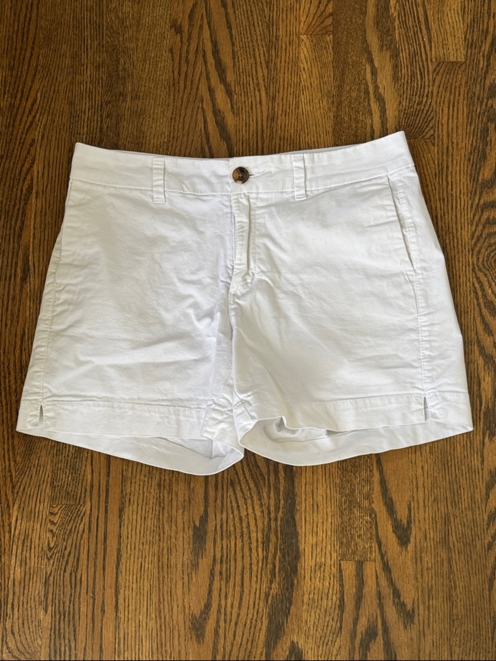 White Old Navy Classic White Summer Shorts Size 4 Mid Rise